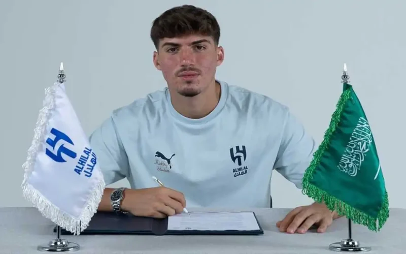 بقرار حاسم.. الهلال السعودي يرفض عرض فنربخشة بخصوص المدافع يوسف أكتشيشيك